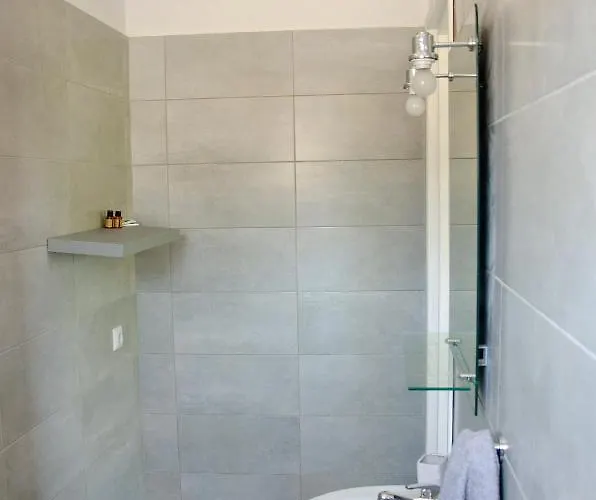 Erato آغيوس نيكولاوس